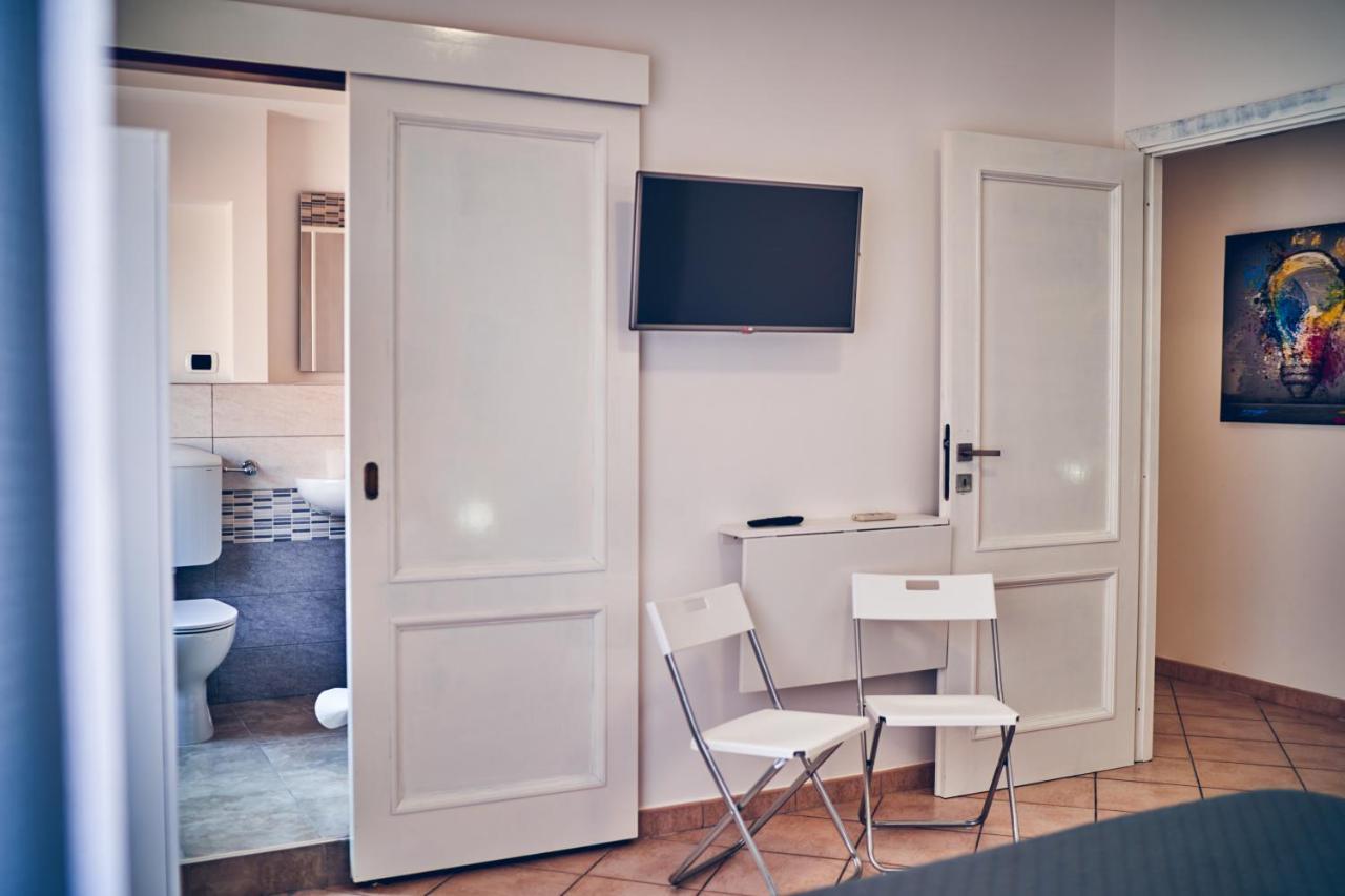 Travelershome 7Metri Guesthouse Чампино Екстериор снимка