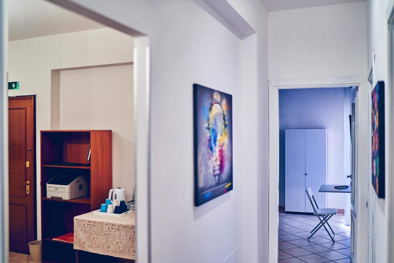 Travelershome 7Metri Guesthouse Чампино Екстериор снимка
