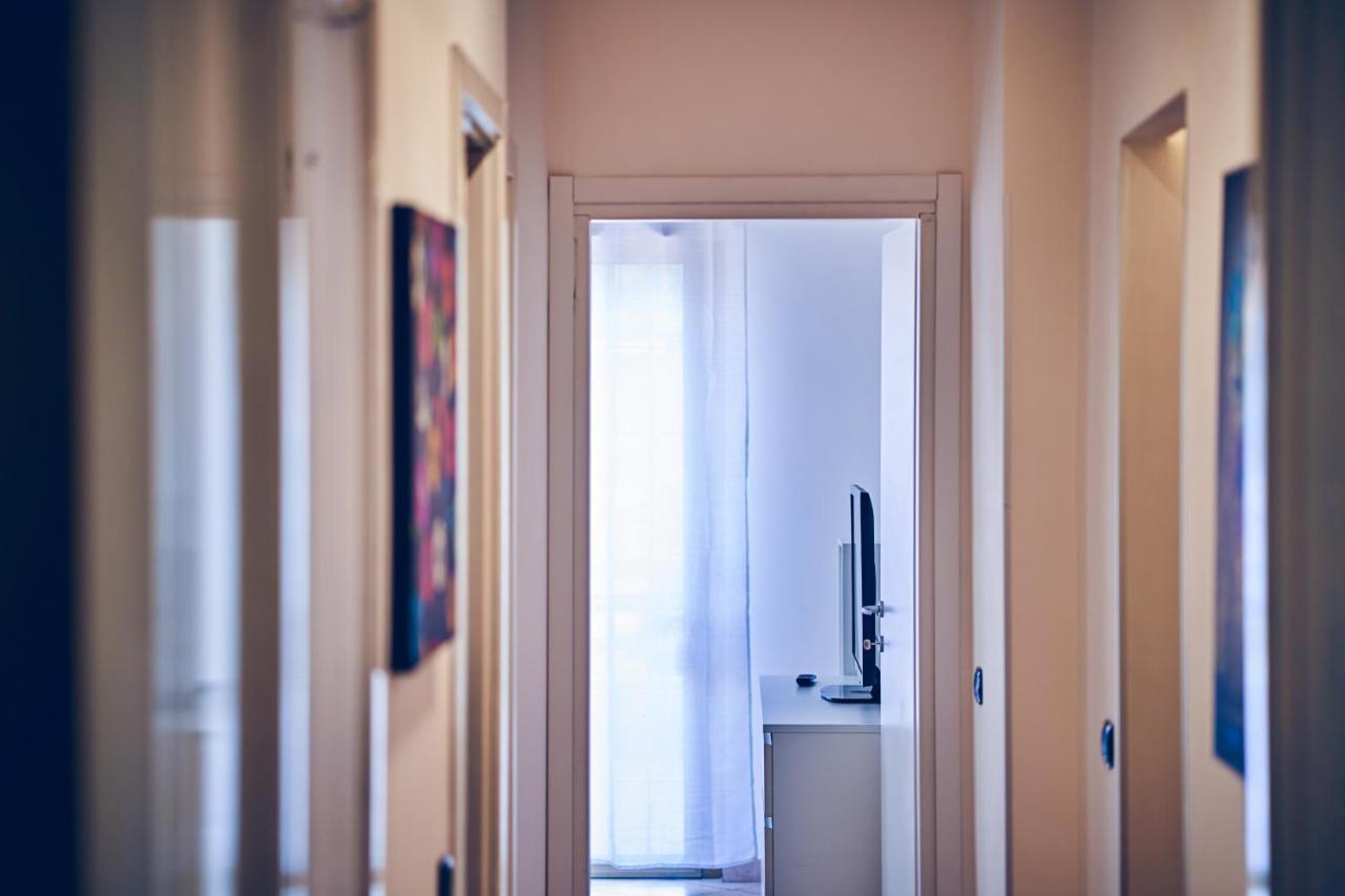Travelershome 7Metri Guesthouse Чампино Екстериор снимка