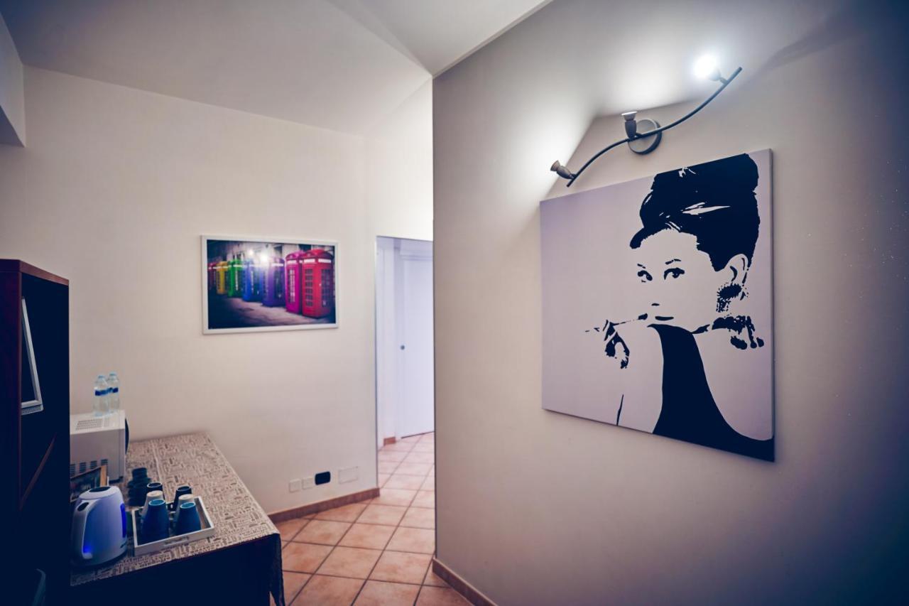 Travelershome 7Metri Guesthouse Чампино Екстериор снимка