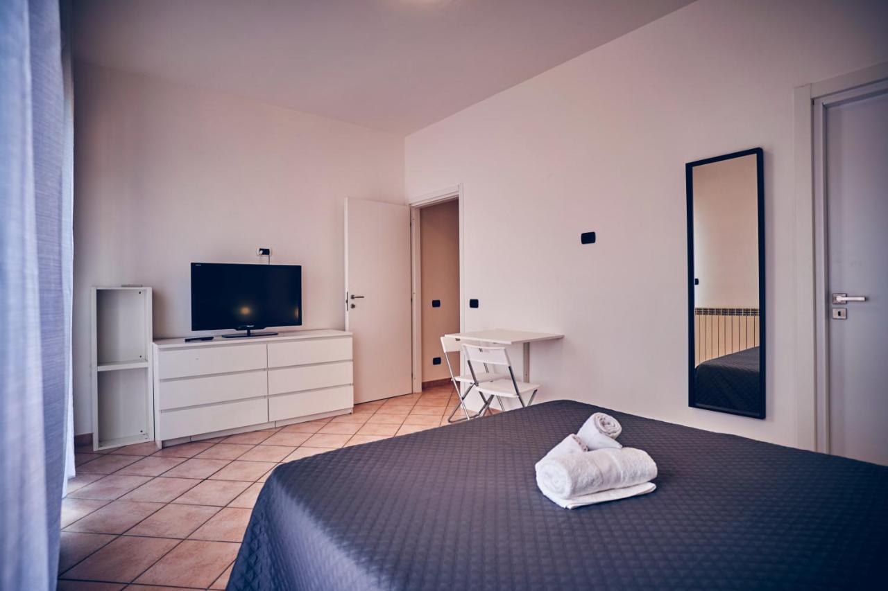 Travelershome 7Metri Guesthouse Чампино Екстериор снимка