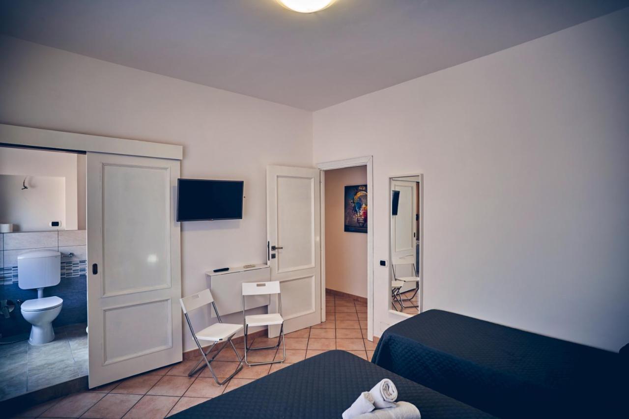 Travelershome 7Metri Guesthouse Чампино Екстериор снимка