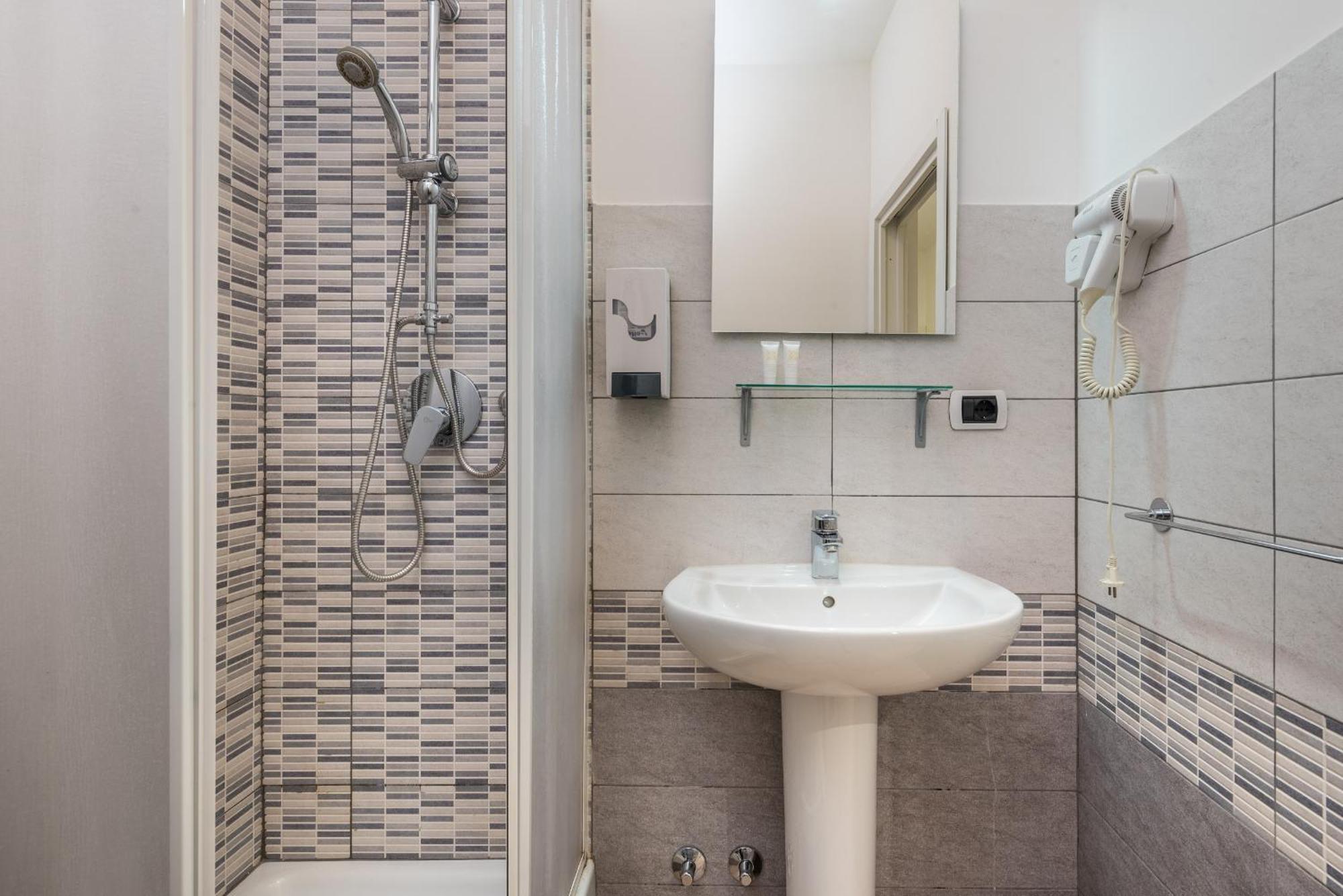 Travelershome 7Metri Guesthouse Чампино Екстериор снимка