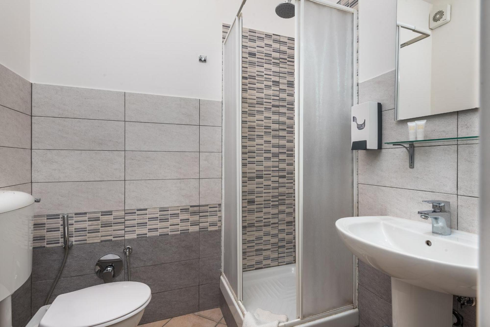 Travelershome 7Metri Guesthouse Чампино Екстериор снимка