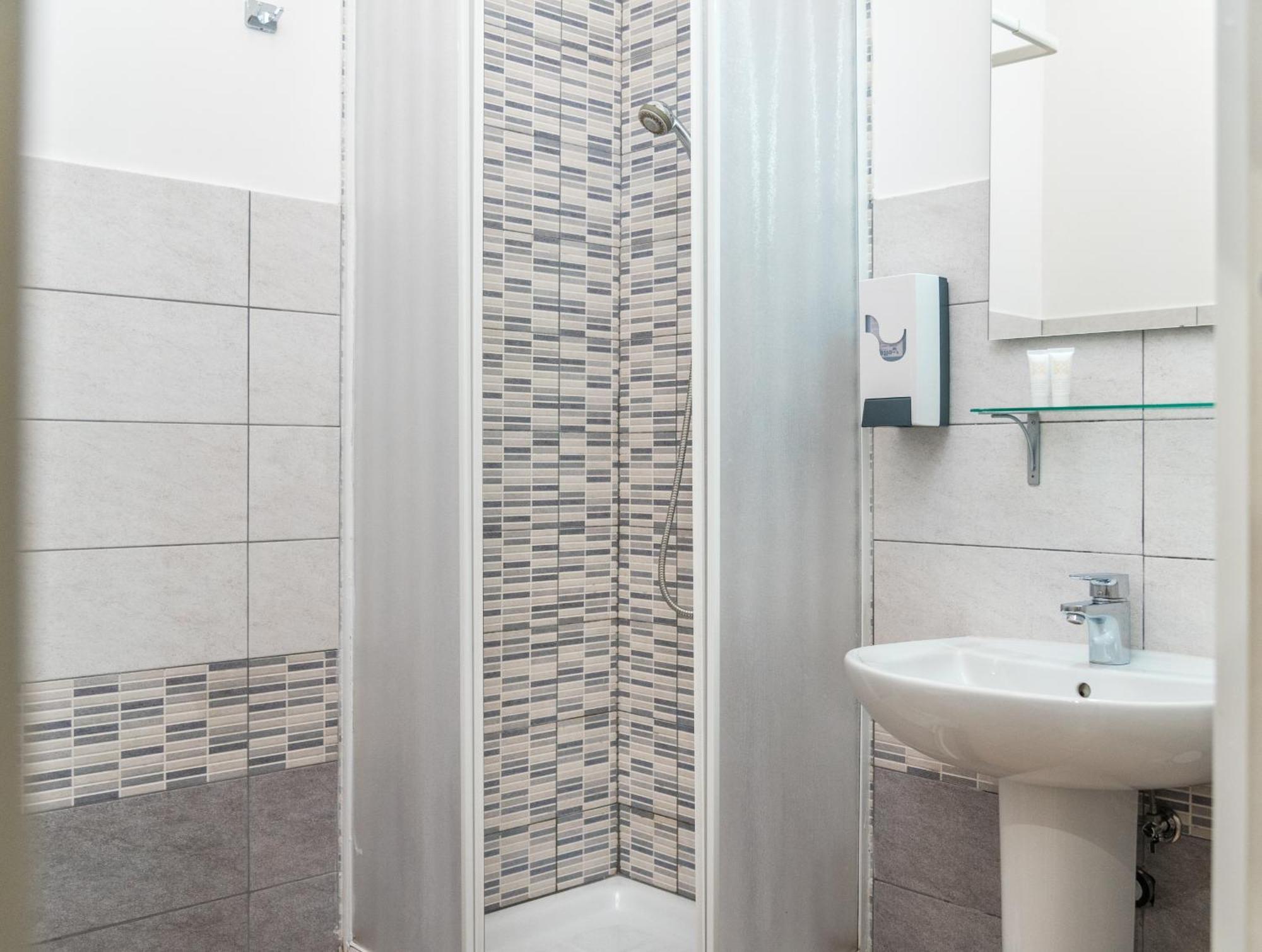 Travelershome 7Metri Guesthouse Чампино Екстериор снимка